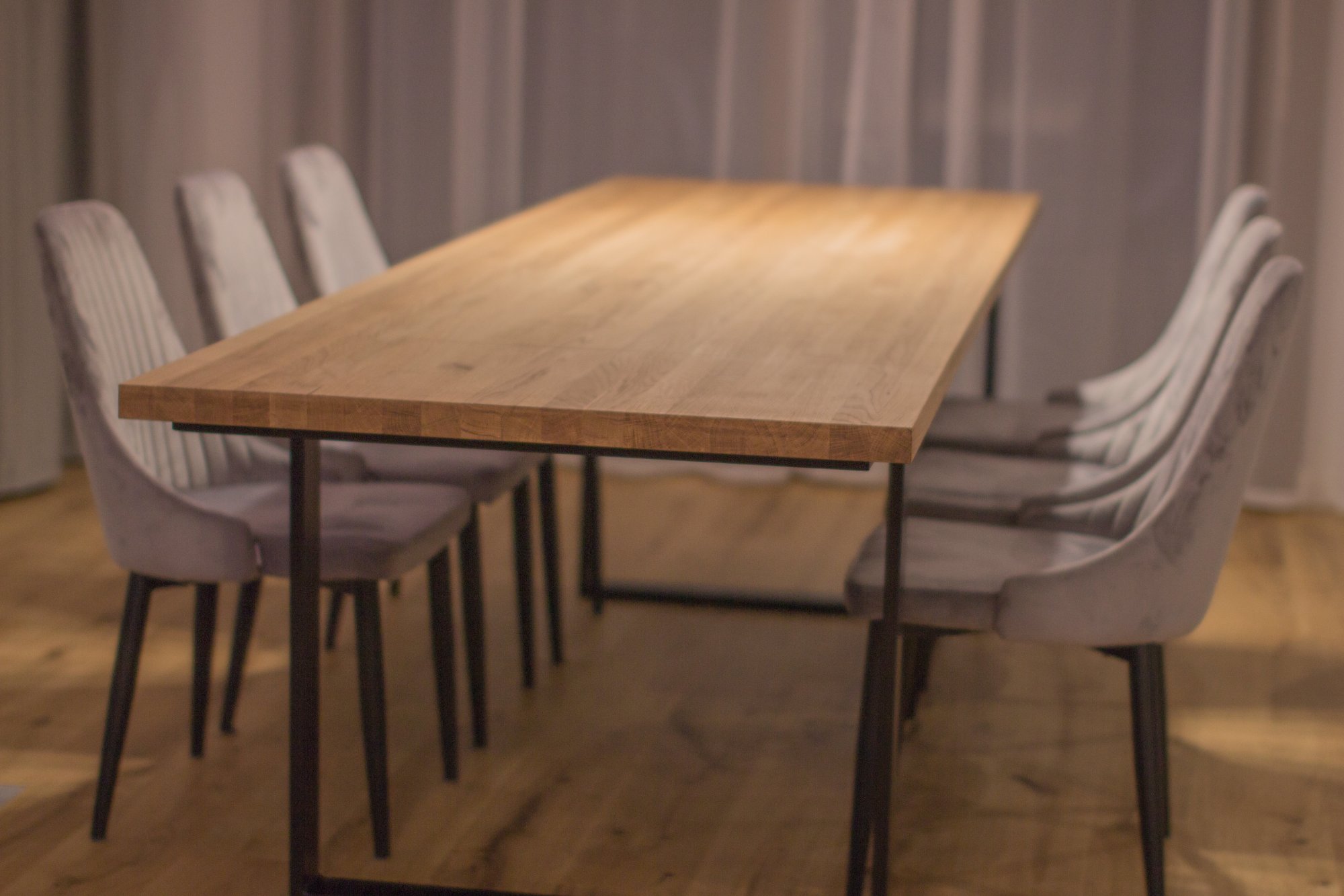 AKER - perspektywa z krzesłami